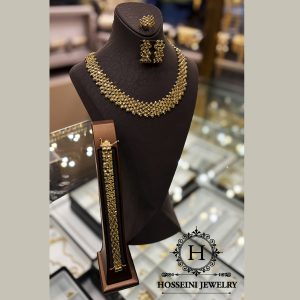 طلا یا جواهر